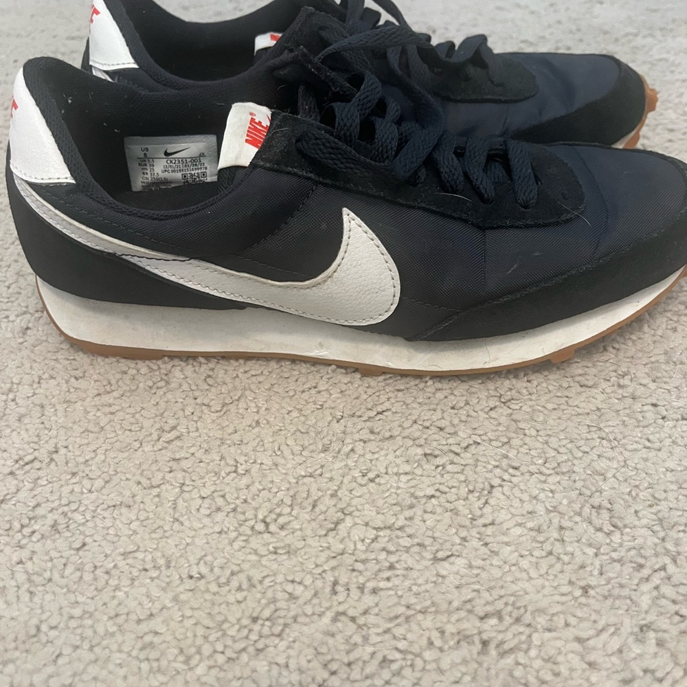 Nike Women’s  Black and White Retro Sneakers